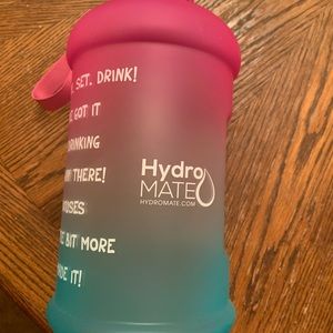 Hydromate1/2gallon water bottle